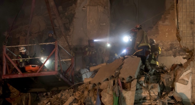 Ukraine Pulls More Bodies From Rubble, Two Days After Russian Strike • Channels Television