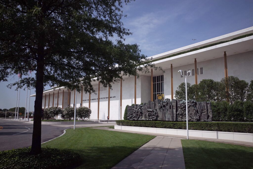 Pedestrians walk up a sidewalk to the John F. Kennedy Center for the Performing Arts on August 16, 2014 in Washington, DC.(Photo by Mandel NGAN / AFP)