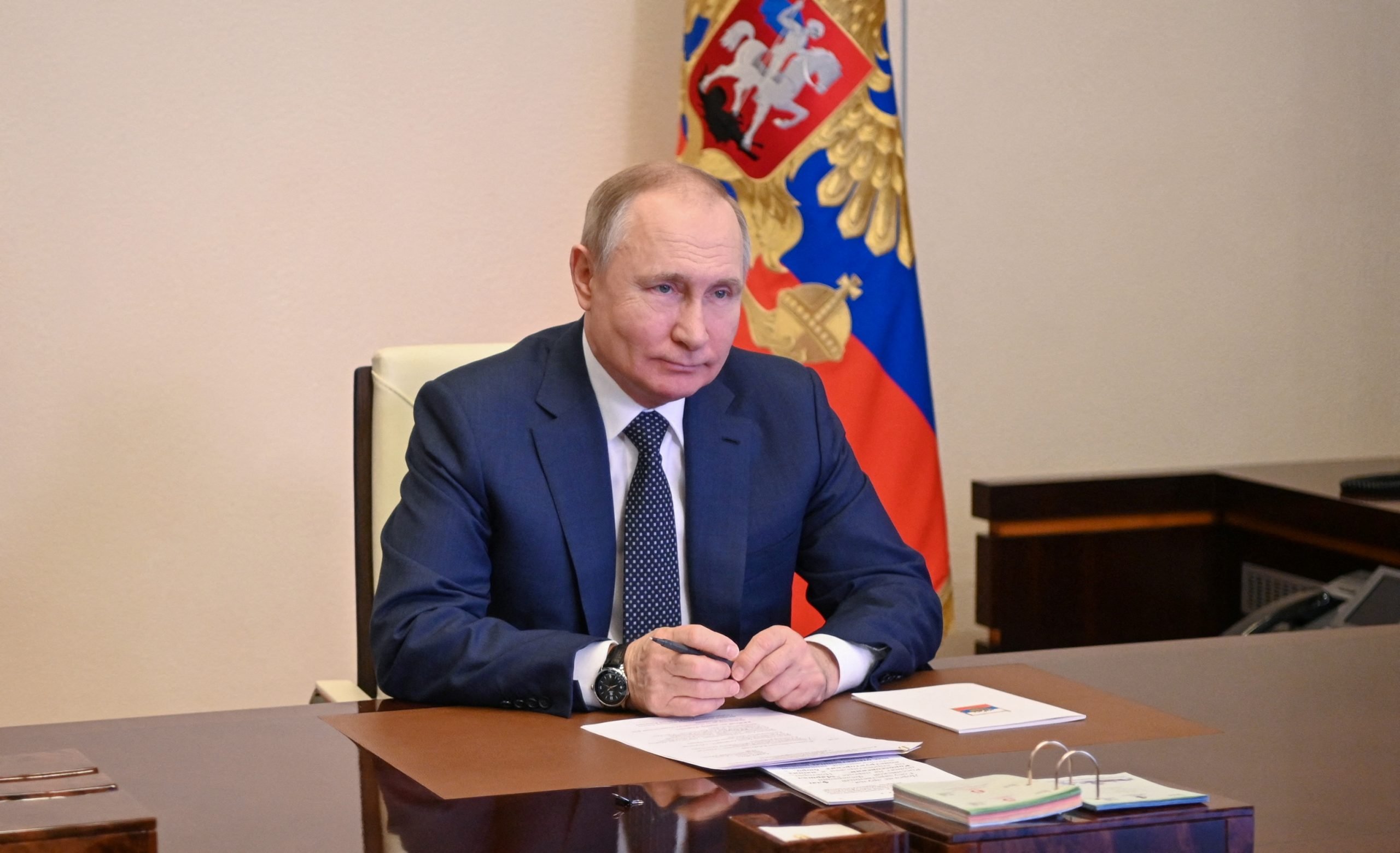 Ukraine: Russia demands secrecy as Putin meets Trump's envoy